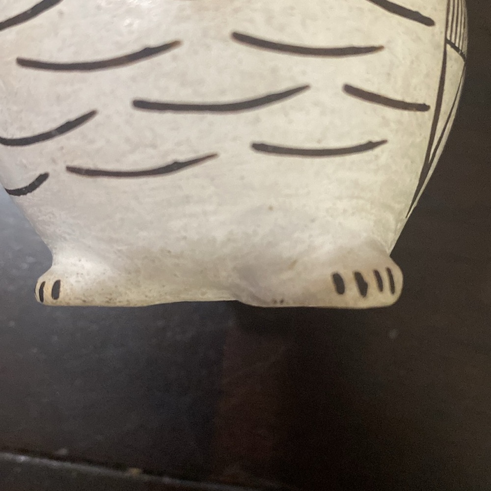 Highly collectible Acoma Pueblo New Mexico Pottery
Owl Figurine by Grace Chino - Picture 6 of 6